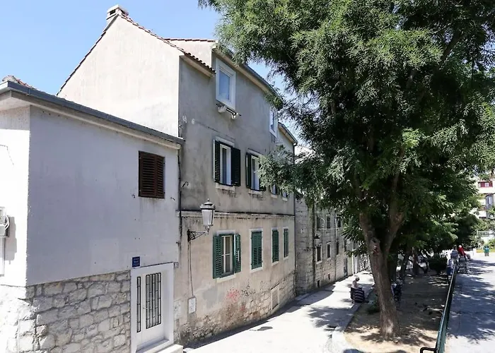 Apartament Monfrina 2, Stylish Old Town Near
