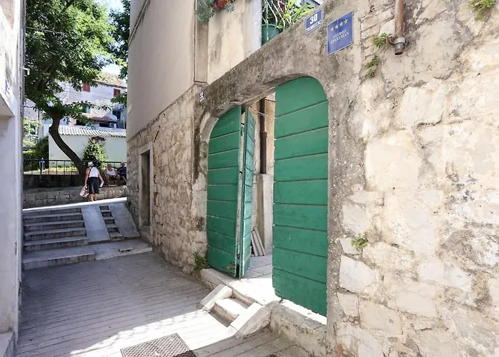 Monfrina 2, Stylish Old Town Near *