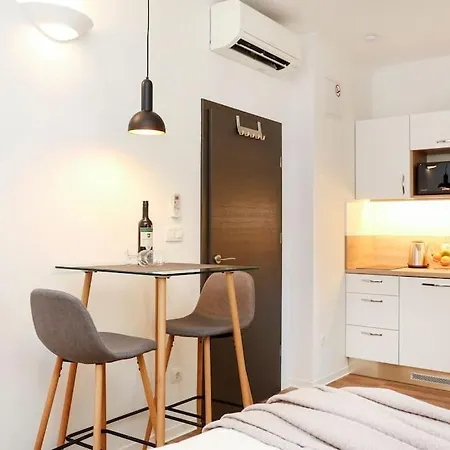 Monfrina 2, Stylish Old Town Near Apartamento *