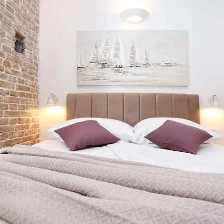Monfrina 2, Stylish Old Town Near Apartamento *