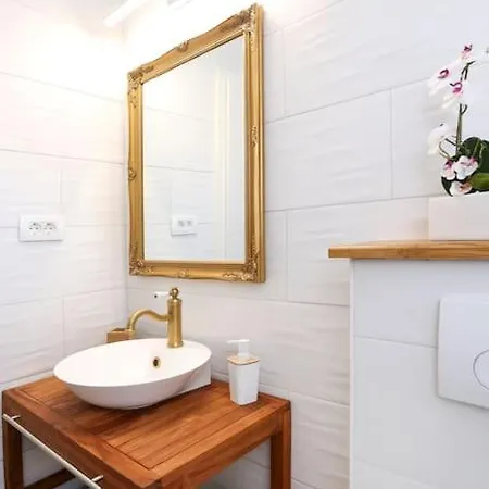 Monfrina 2, Stylish Old Town Near Apartamento *