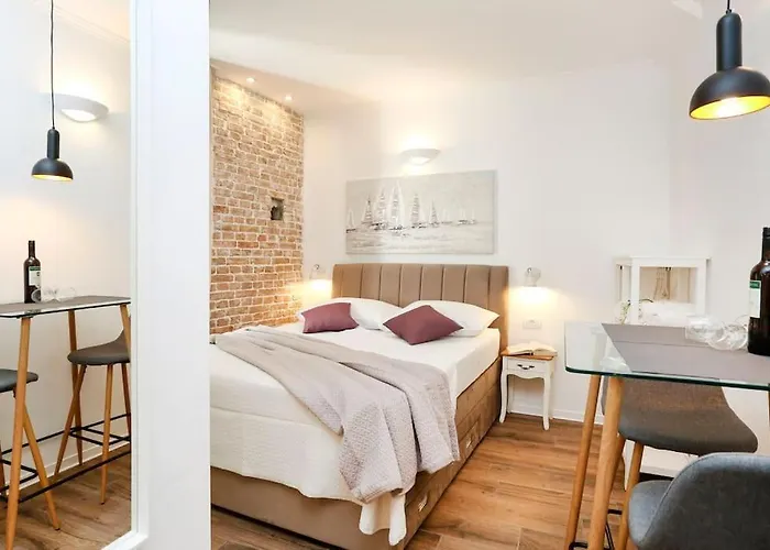 Monfrina 2, Stylish Old Town Near Апартаменты