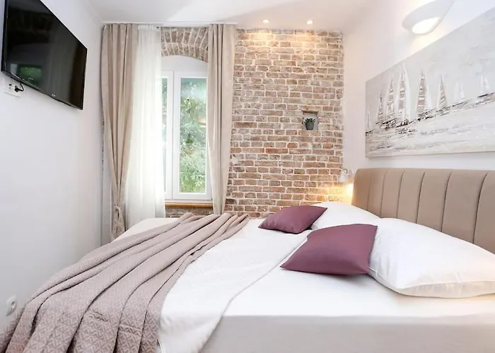 Monfrina 2, Stylish Old Town Near *