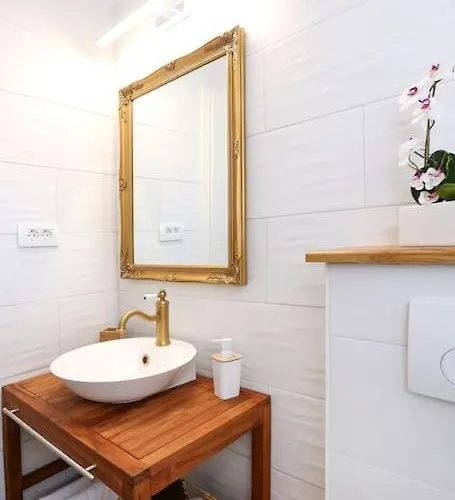 Monfrina 2, Stylish Old Town Near Lägenhet *